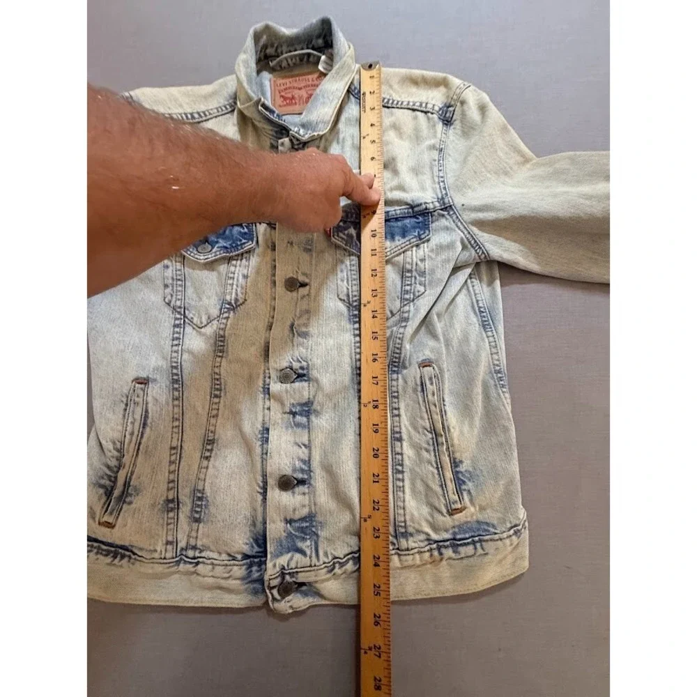 Levi's Trucker Jacket‎ Adult Medium Blue Denim Patched Button Long Sleeve.